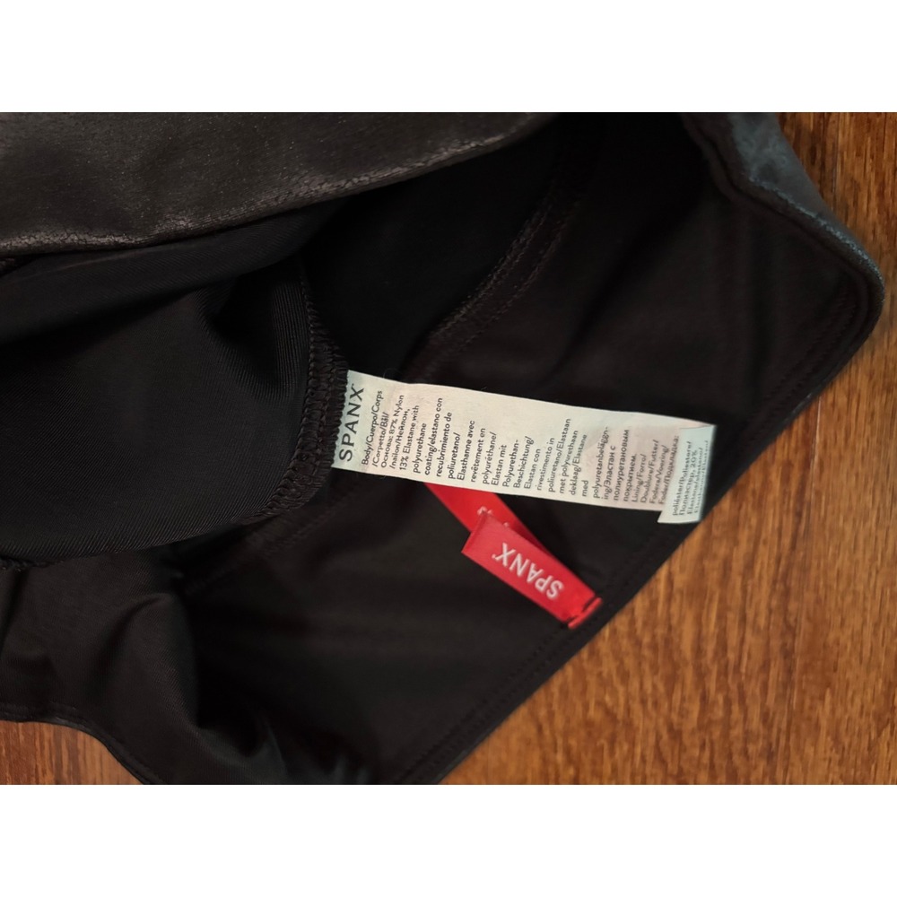 Spanx Foux Leather Leggings Size Medium - Picture 7 of 7